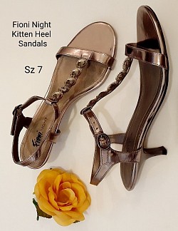 SOLD (buyer Arizona) Fioni Night bronze open toe kitten heel sandals 7