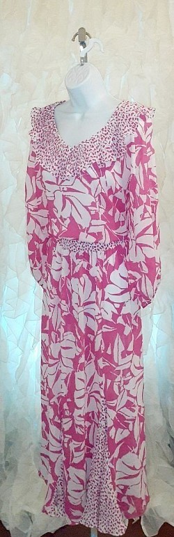 SOLD | Pink & white floral maxi dress L