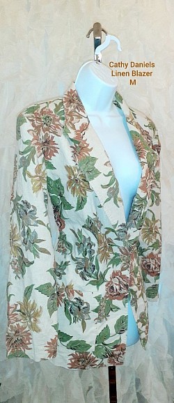 SOLD (buyer Michigan) Cathy Daniels floral blazer M