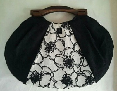 Lisa Lil Studio Handbag (black/white flower print)